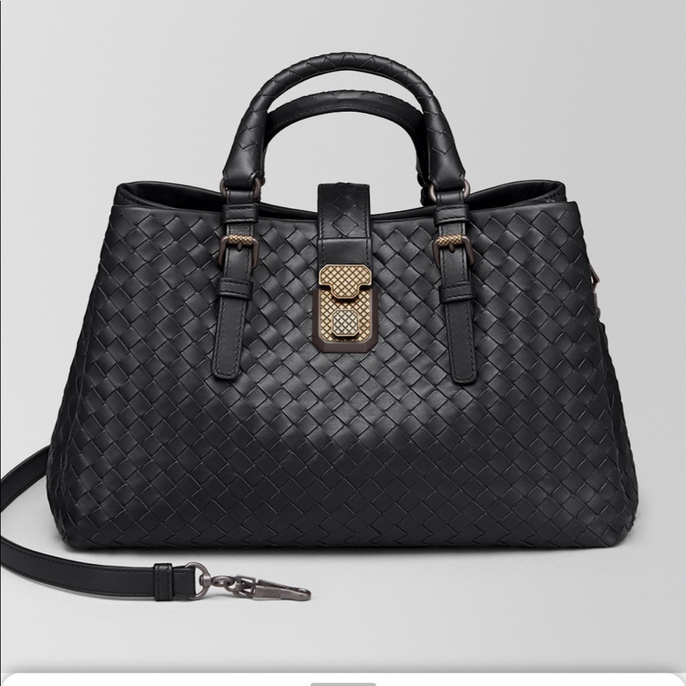 BOTTEGA VENETA SMALL ROMA INTRECCIATO WOVEN BAG IN NERO (BLACK)